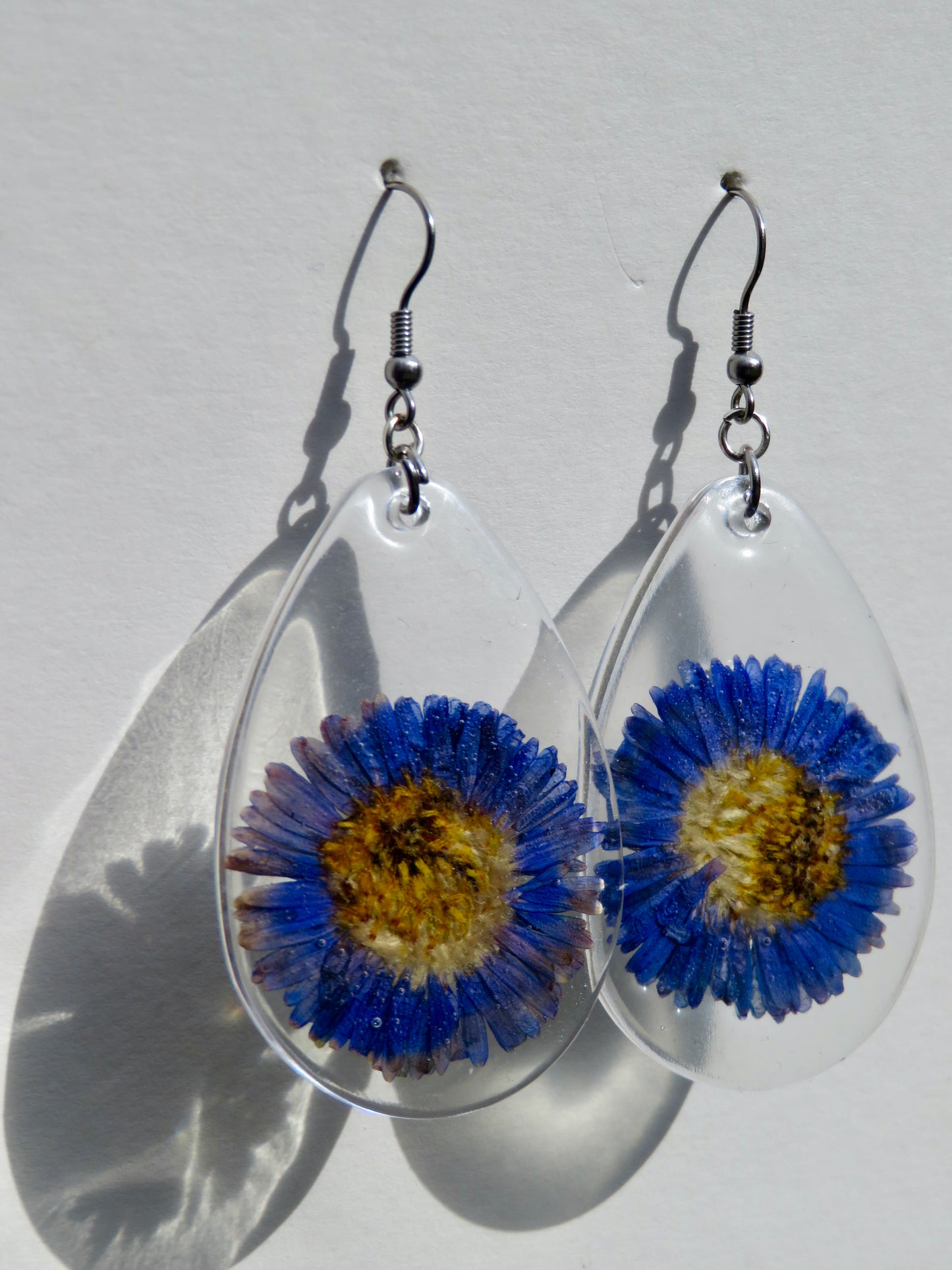 Blue daisy earrings